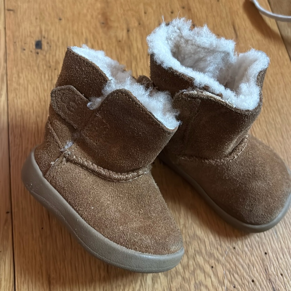 Baby Uggs Size 0/1